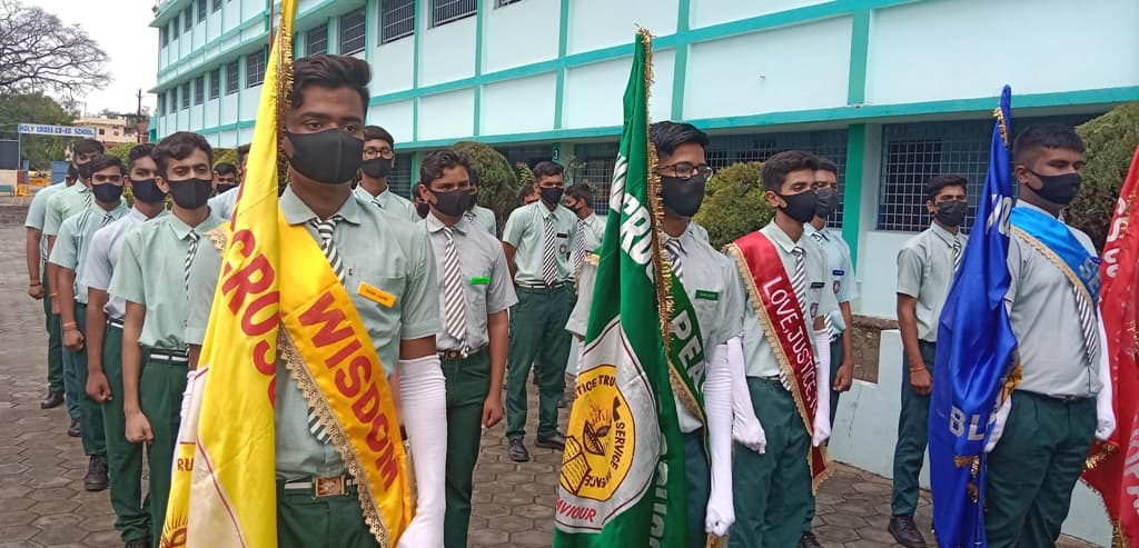 HOLY CROSS CO-ED SCHOOL