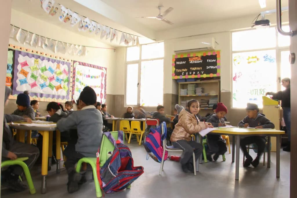 THE KNOWLEDGE BUS GLOBAL SCHOOL