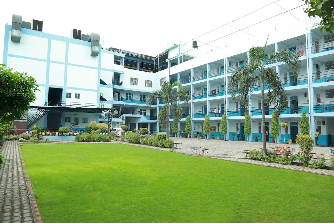 SHRI HARKRISHAN SAHIB PUBLIC SR.SEC. SCHOOL