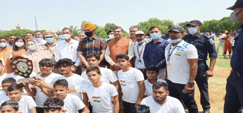 DAV POLICE PUBLIC SCHOOL POLICE LINES NUH