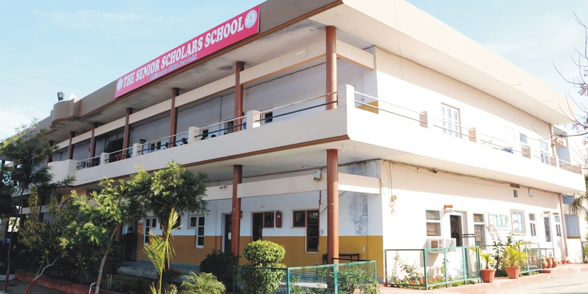 THE SENIOR SCHOLARS SCHOOL