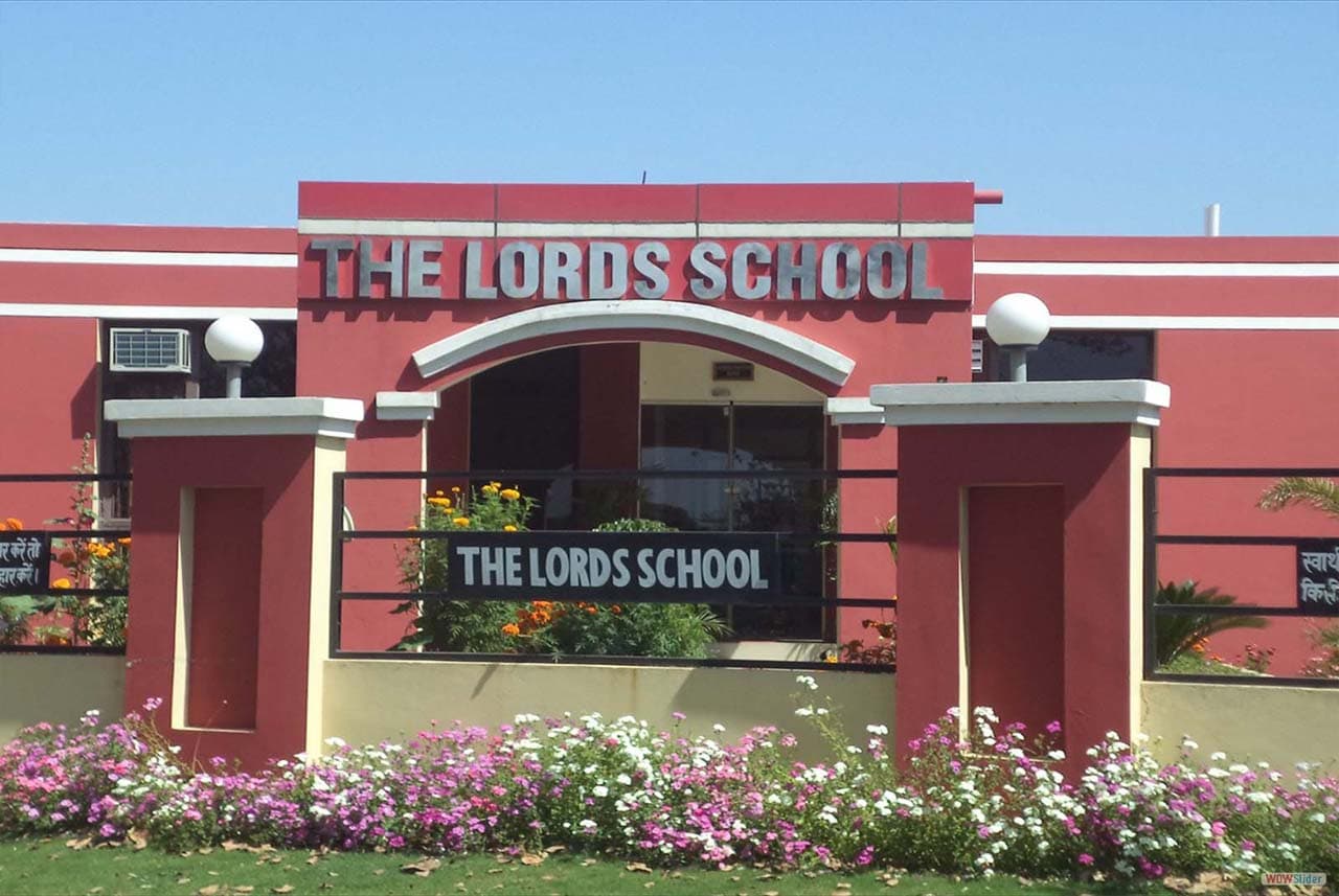 THE LORDS SCHOOL