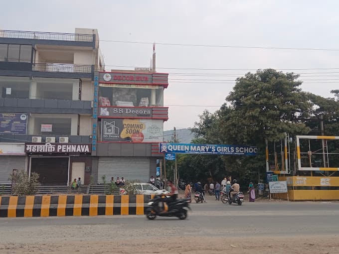 QUEEN MARY'S GIRLS SCHOOL