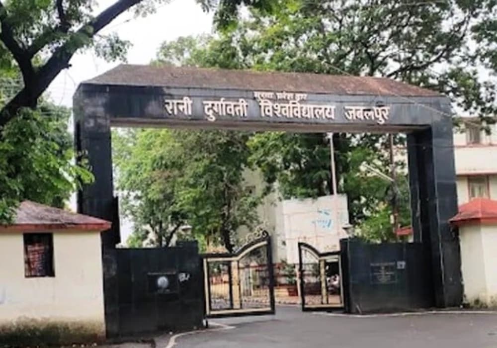 Rani Durgavati Vishwavidyalaya campus